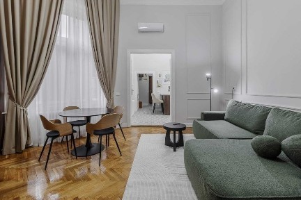 Apartament de inchiriat ultracentral - Palatul Apollo- complet renovat