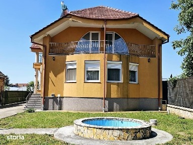 De vânzare casă cu 5 camere si teren generos