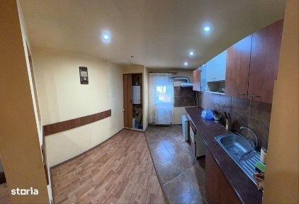 Vand apartament 4 camere