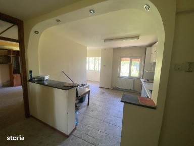 Apartament de 77mp, 3 camere decomandat et.2/4 langa Biserica mica