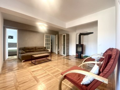 Apartament cu 3 camere de inchiriat