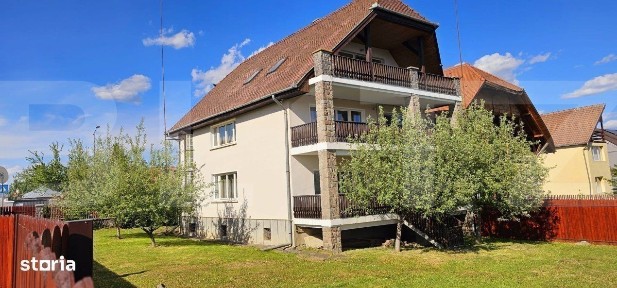 Casa, de vanzare, cu 6 camere, 300 mp, zona semicentrala