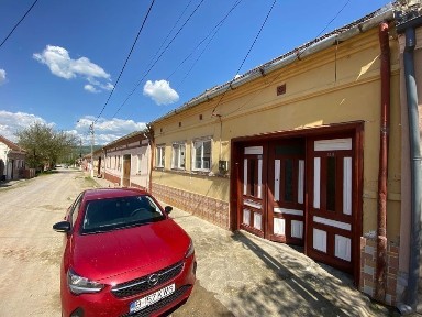 Casa din caramida arsa in zona pitoreasca la 100m de Dunare !