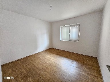 Apartament cu 3 camere, zona Favorit, parter