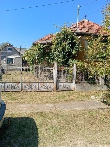 Vand casa + 8 hectare teren in localitatea Dumbraveni BN