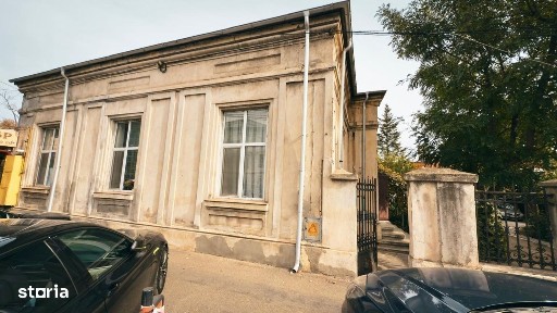 Casă istorică de vânzare pe Strada Domnească