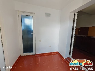 Închiriere cameră + baie și bucătărie, zona Liceul Marin Coman