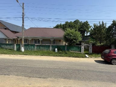 Casa + teren in zona centrala Ruginesti