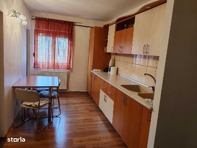 Vand apartament 3 camere, mobilat