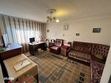 Apartament spatios cu 3 camere, 72 mp utili, etaj 4/4 - zona SUD