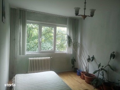 Apartament 3 camere, semidecomandat, 55000Euro, 67mp, negociabil.