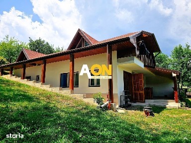 Casa tip cabana de vacanta, 5 camere, 2300 mp teren, zona Schit