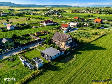 Vila luminoasa, curte individuala, priveliste panoramica spre munti, H