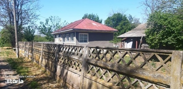 Proprietate de vanzare in sat. Loloiasca