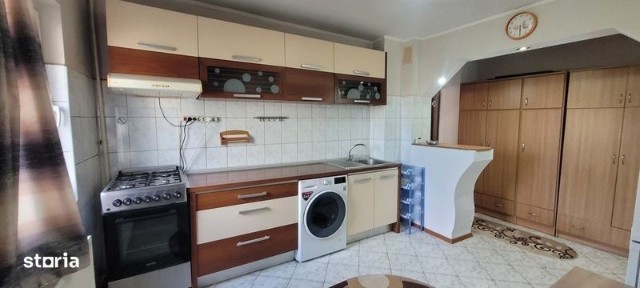 Apartament 2 camere decomandat Onesti, la cheie.