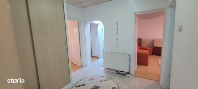 Apartament 3 camere Onesti, zona de jos, 2 bai.
