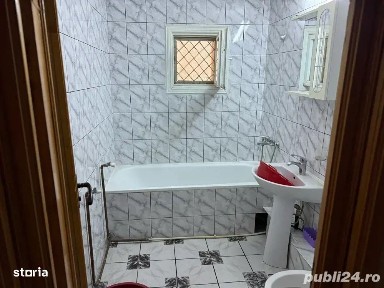De vânzare apartament 3 camere Zona Centrala et 2
