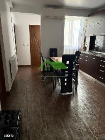 Apartament 4 camere, etaj 1, garaj - Str. Victoriei zona sc. nr. 4