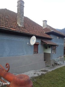 Vand casa 4 camere, S teren=2940 mp. Loc.Criscior, langa Brad.