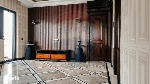 De inchiriat Apartament duplex 5 camere Parcul Carol + curte 60 mp