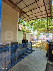 Casa renovabila de vanzare, cu 2 camere, 97 mp, zona Poiana