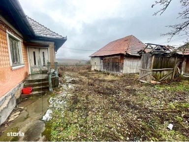 Teren 3200 mp! Casa 2 camere+bucatarie de vara+grajd, Aiton