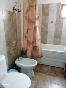 vind apartament 2 camere decomandat in Valea Adinca