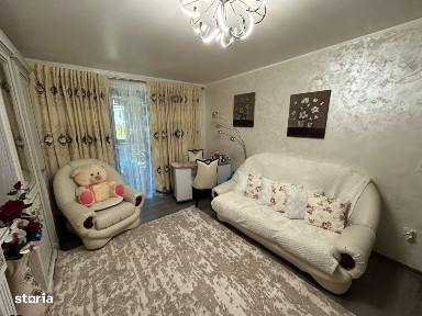 - Apartament 3 camere Calarasilor Viziru, La Cheie, etaj 2