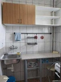 Ofer spre inchiriere garsoniera mica si cocheta Piata Alba Iulia