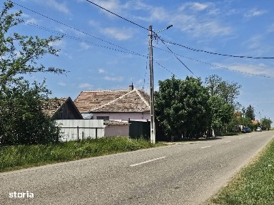 Casă de vânzare în Sânnicolau Român - 30 km de Oradea