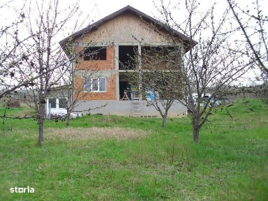 de vinzare casa 370mp si teren 9964mp in com Comarna Iasi