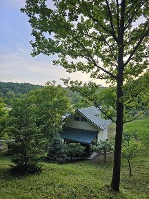 Casă de vacanță cu teren 4000 mp - Provita de Sus