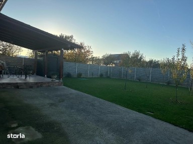 Casa de vanzare cu curte