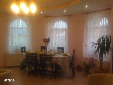 Vila 7 camere ghimbav