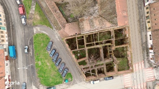 Cladirea Emblematica Trei Regi este acum de vanzare. Piata Traian.