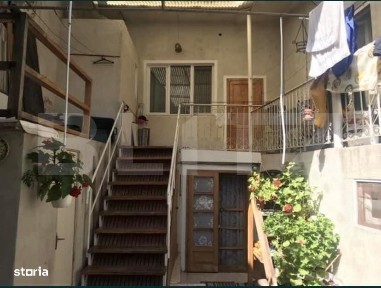 Casa tip P+1 in curte comuna, 120 mp, central, langa Judecatoria Satu