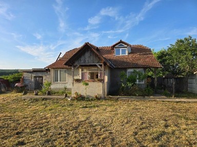 Casa + teren de vanzare loc. Sumugiu