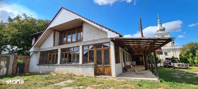 Casa 350 mp + 45 ari teren dublu front Ratesti