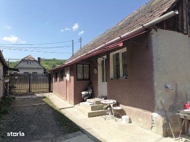 Casa de vanzare complet mobilata