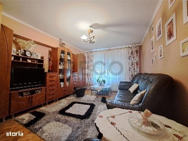 RECO Apartament cu trei camere decomandat