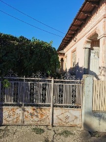 Casă 4 camere, baie, dependinte