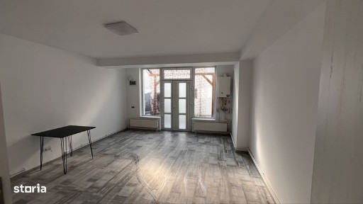 Vand apartament cu o camera sau spatiu birou