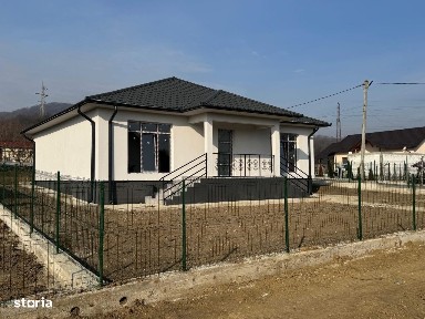 Casă de vânzare ( Mihaesti )