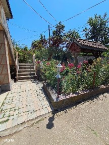 Casă / Vilă cu 4 camere de vânzare in Fratostita Dolj