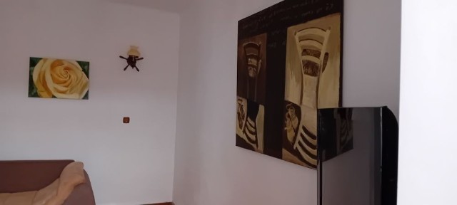 Central, apartament de închiriat la curte