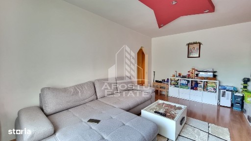 Apartament 3 camere, decomandat, centrala proprie, zona Lipovei