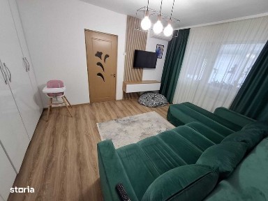 Apartament 3 camere semidecomandat.