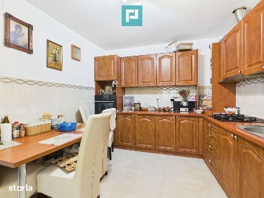 Casă cu 2 corpuri independente în Aradul Nou