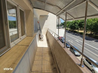 Inchiriez apartament 4 camere Cetate cu vedere la parc