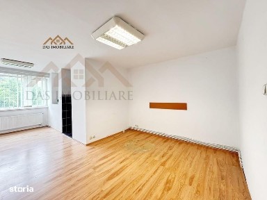 Garsoniera in blocul avocatilor, etaj 1, vis-a-vis de Judecatorie